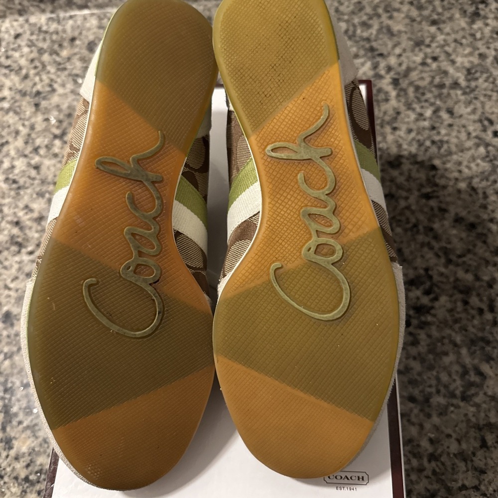 Coach - Picture 7 of 8